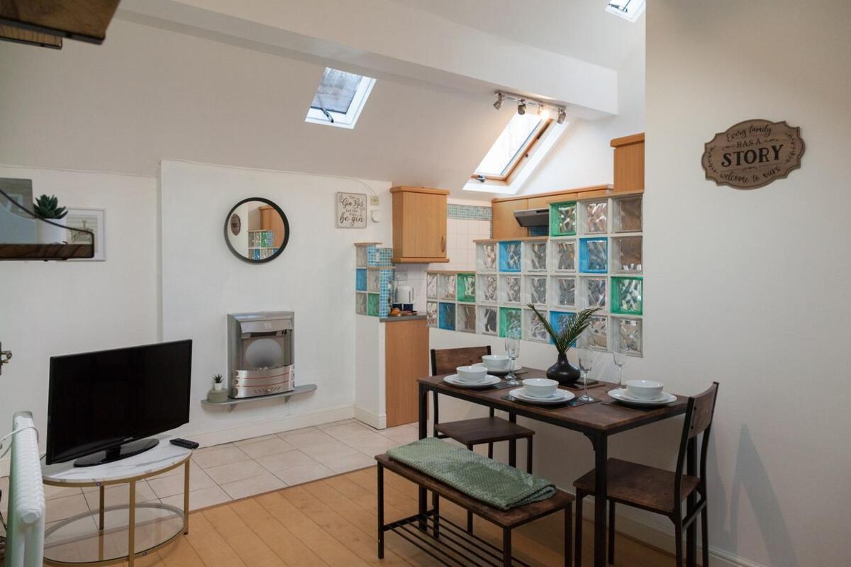 Pousada Victorian Elegance At Kingscliffe, Sleeps 17 *