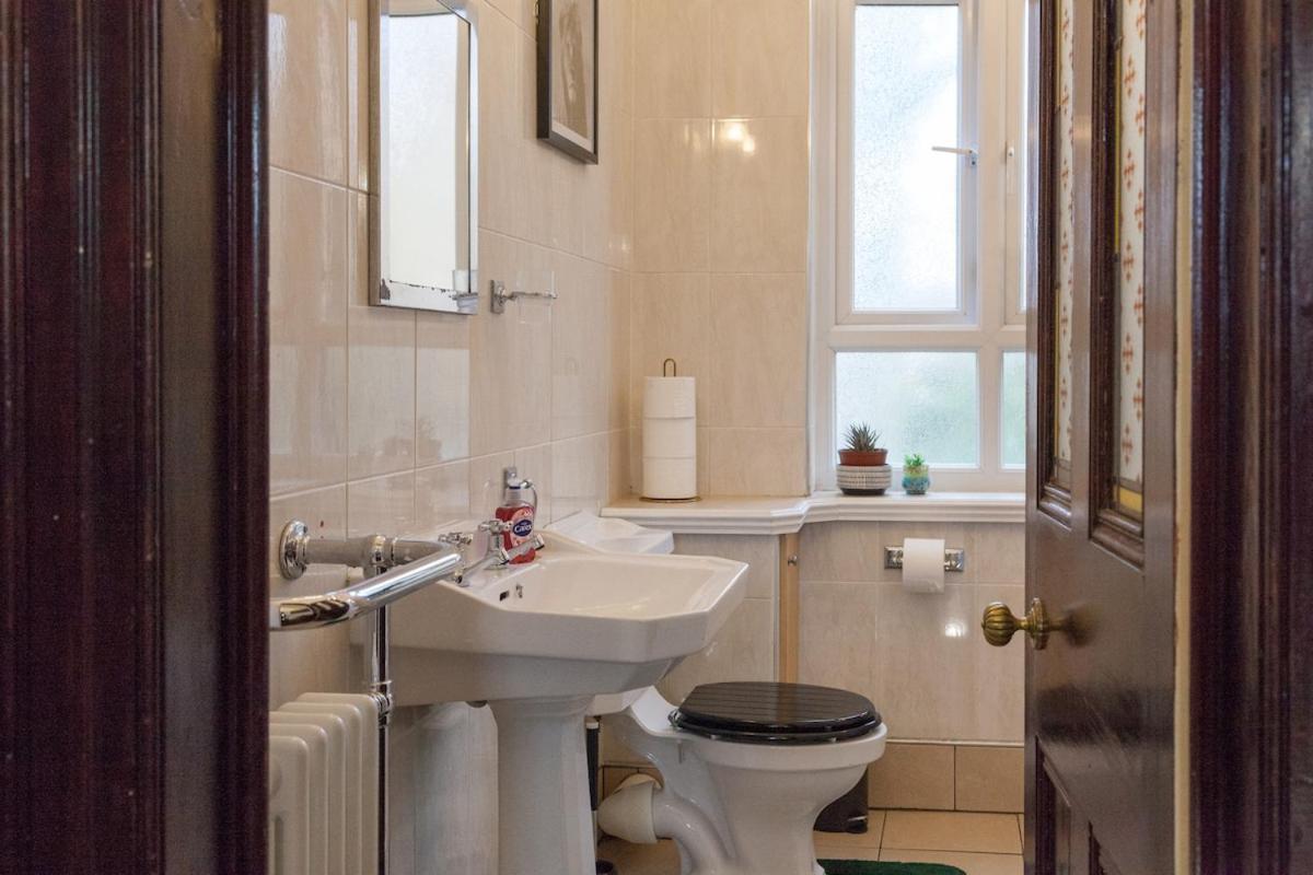 Pousada Victorian Elegance At Kingscliffe, Sleeps 17 *